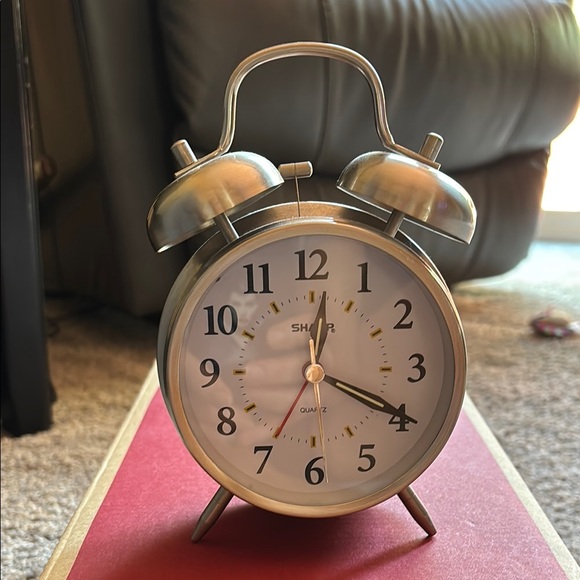 Silver Vintage Twin Bell Clock - Picture 1 of 3